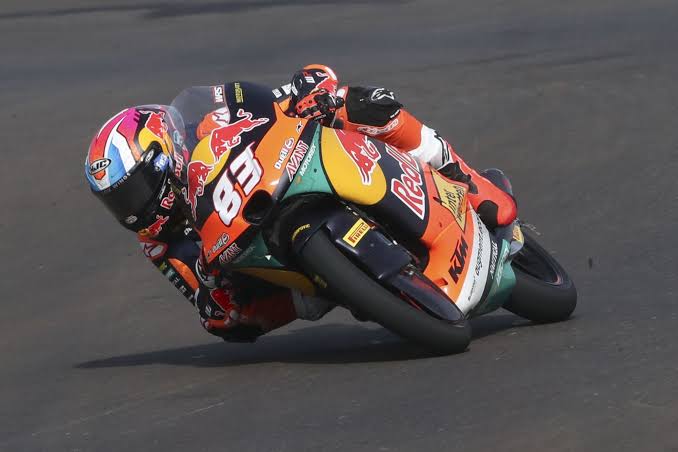 Alvaro Carpe tercepat di FP1 Moto3 Belanda dengan waktu 1:40,869. Veda Ega Pratama finis posisi 20 usai naik-turun klasemen sepanjang sesi.