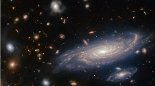 Teleskop Hubble temukan galaksi purba MXDFz4.4 berusia 12 miliar tahun yang mampu membentuk bintang 10 kali lebih cepat dari Bima Sakti.